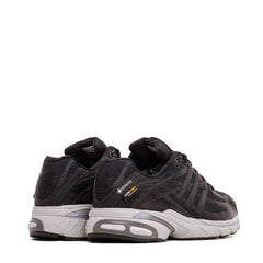 Adidas Men Adistar Cushion GORE-TEX Core Black Iron Metallic IG6929