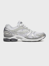 Saucony Progrid Triumph 4 Sneakers | White/Silver