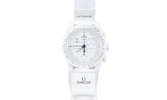 Swatch x Omega Bioceramic Moonswatch "Mission To Moonphase Snoopy" SO33W700