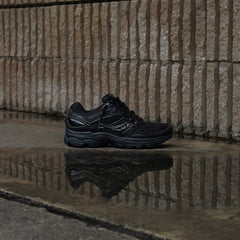 Mens Saucony ProGrid Omni 9 (Black/Black)