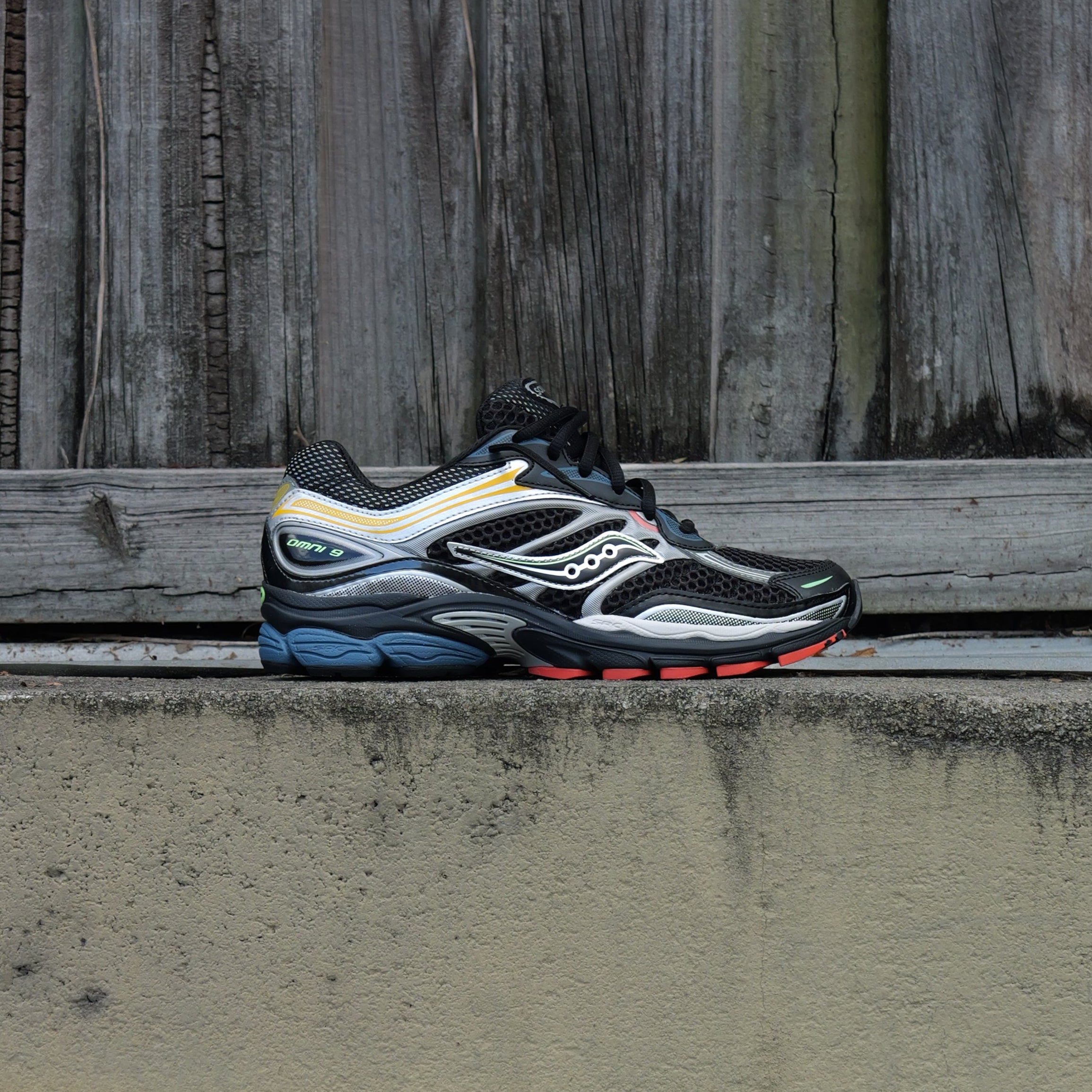 Mens Saucony ProGrid Omni 9 (Black/Multi)